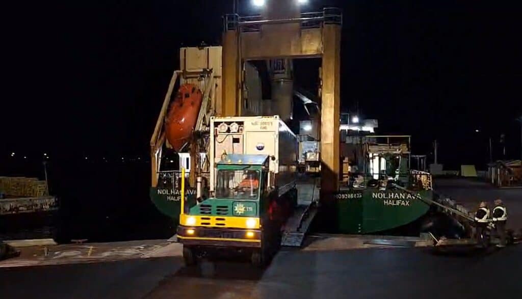 déchargement à Miquelon